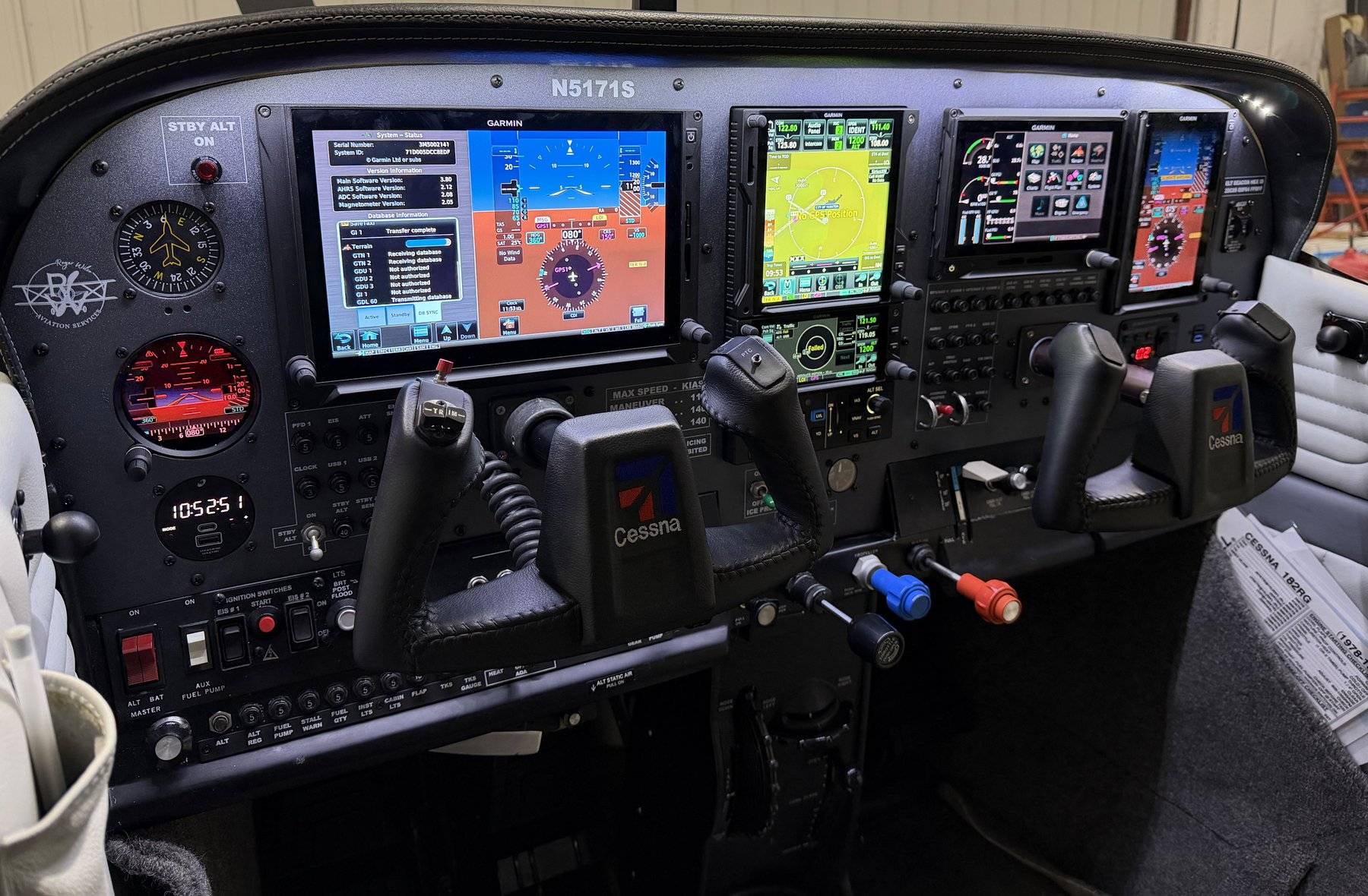 Garmin-equipped instrument panel in N5171S