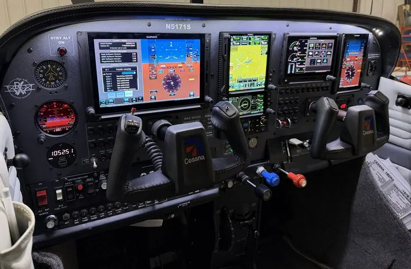 Full Garmin G500TXi Suite installation in a Cessna 182RG